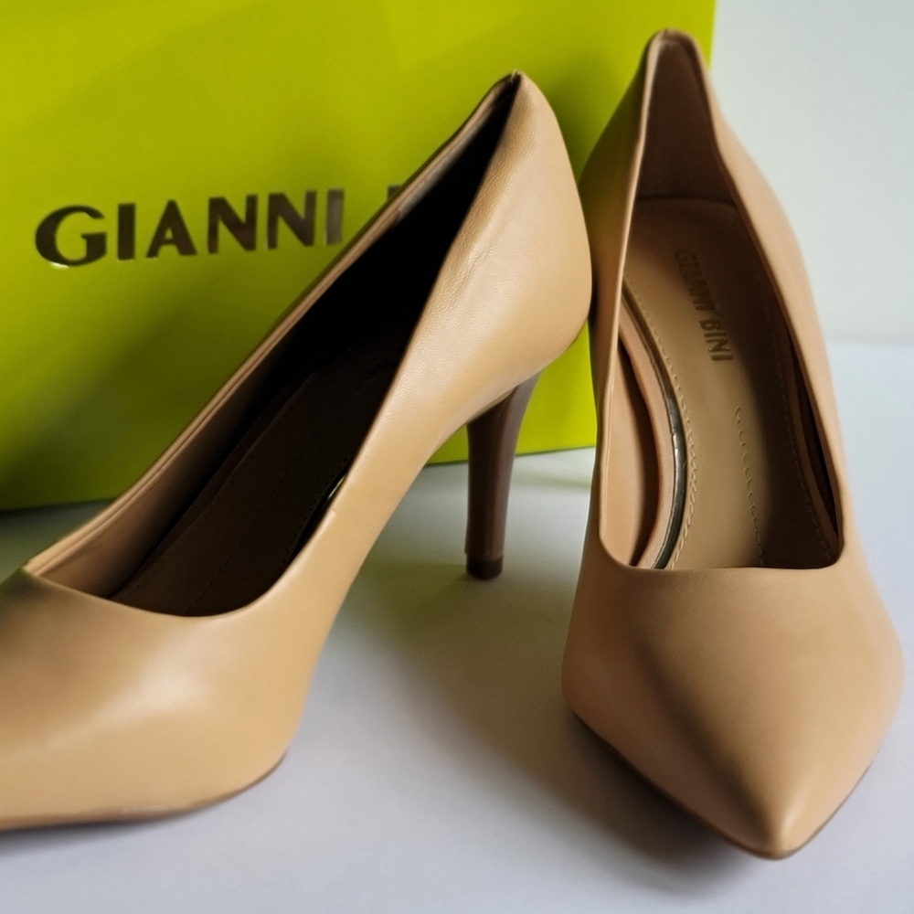 NWT Gianni Bini Metilda Nude Pump
